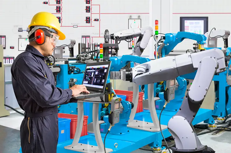 Schlanke Instandhaltung qualifizierte Techniker bei der Arbeit